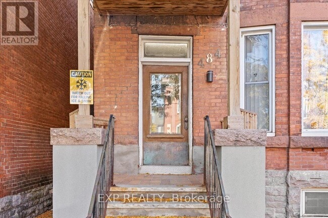 Building Photo - 484 Gilmour St