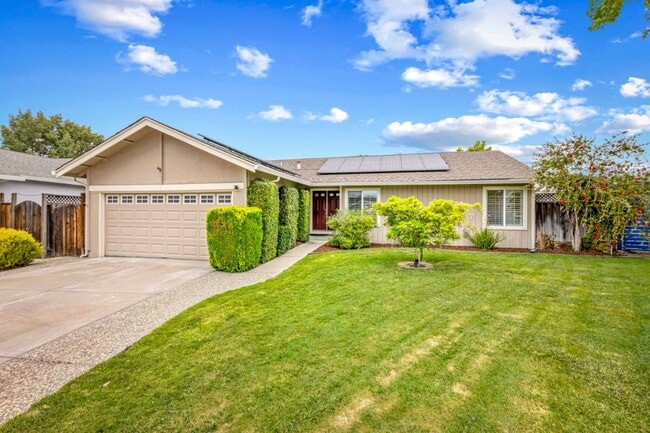 Building Photo - 464 Edelweiss Dr