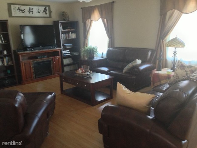 Building Photo - 3 br, 3 bath House - 36 Barnum Rd.