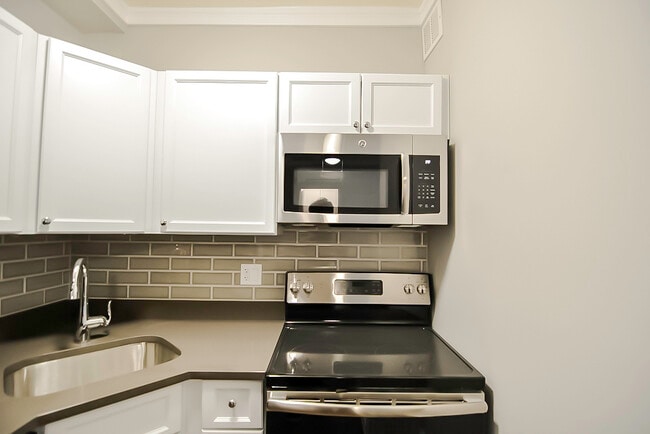 Building Photo - 817 W Lakeside Pl