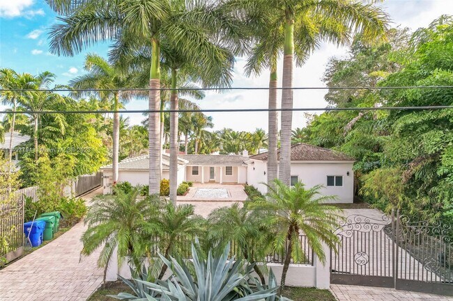 Foto del edificio - 7405 Belle Meade Blvd