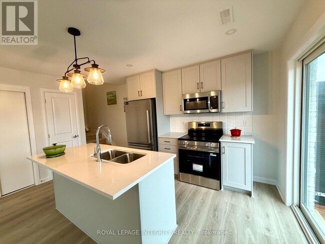 Building Photo - 727 Arcadian Private