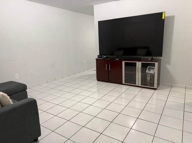 Foto del edificio - 2734 NW 16th Terrace