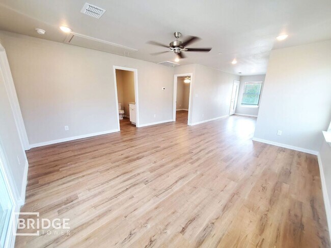 Foto del edificio - 1045 E Golden Ln