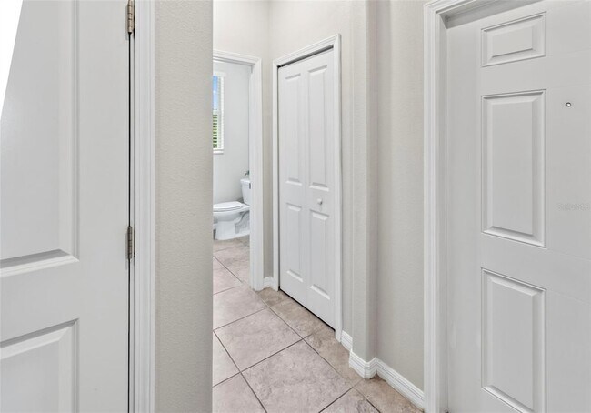 Foto del edificio - 15504 Florence Hollow Pl