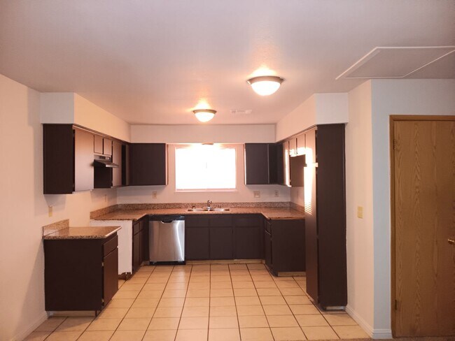 Foto del edificio - NW REHABBED TOWNHOME 3/2 WITH BACKYARD
