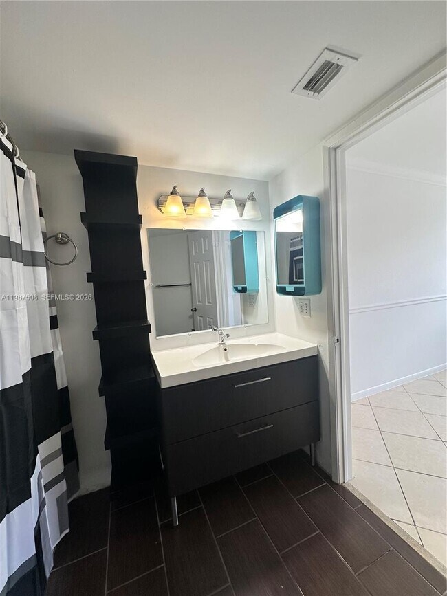 Foto del edificio - 9701 Fontainebleau Blvd