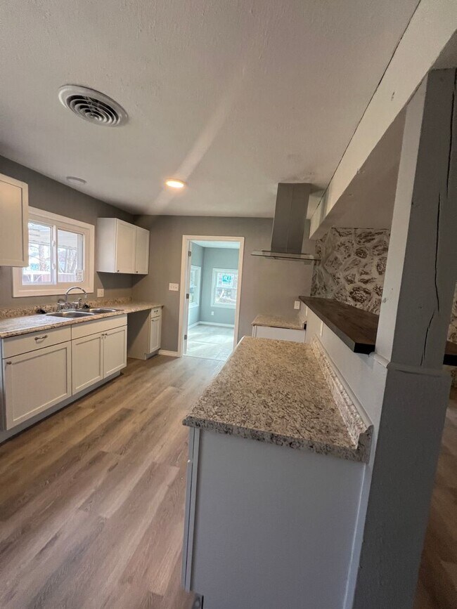 Foto del edificio - 3 bedroom/2 bathroom house