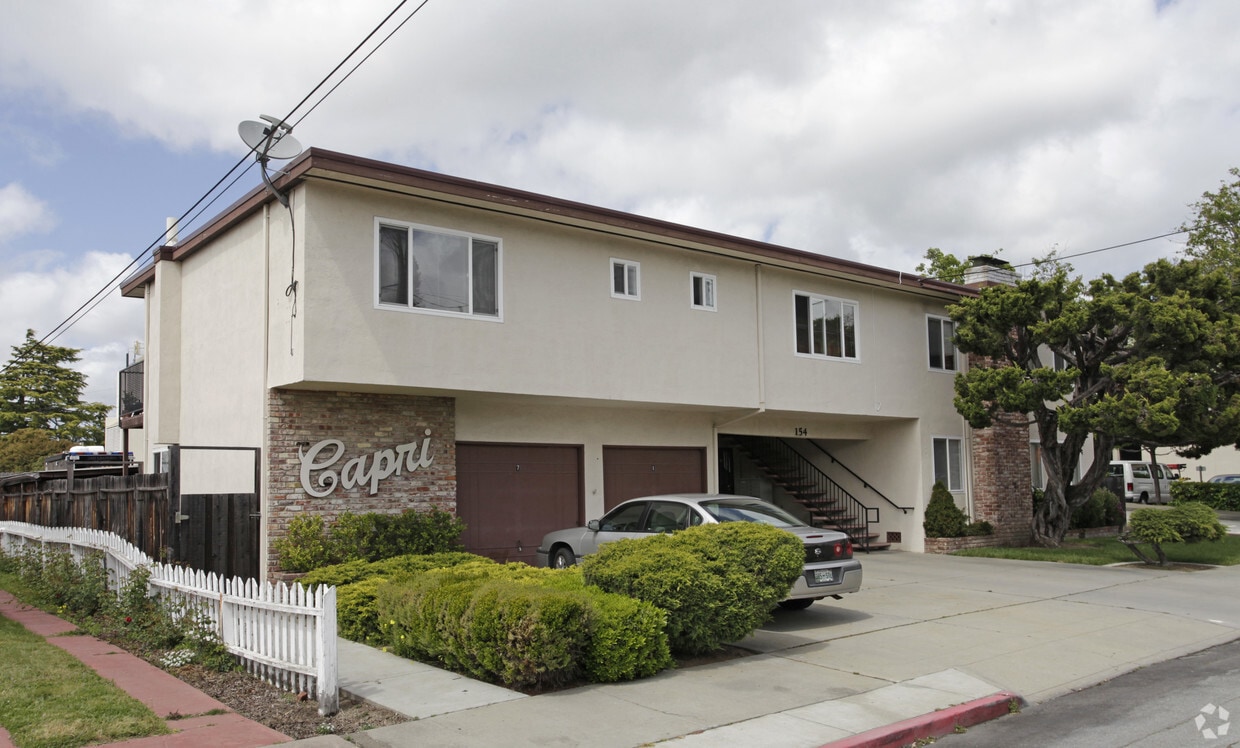 Primary Photo - Capri Apartments