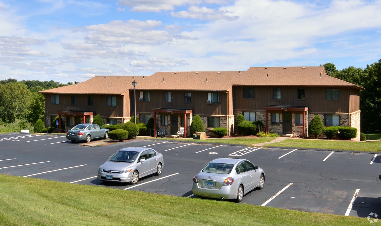 Primary Photo - Squire Hill Apartments