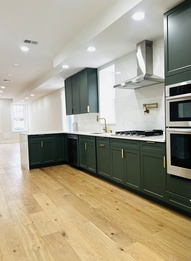 Building Photo - 116 Thomas St NW