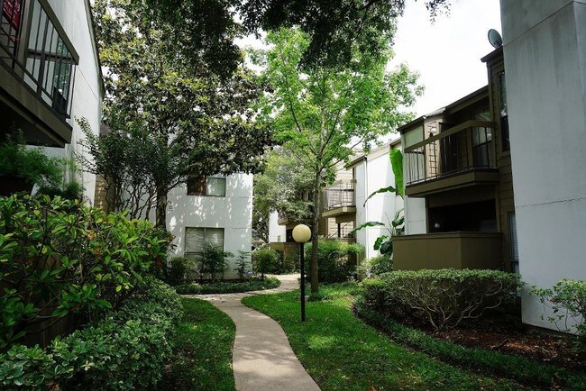 Building Photo - 10047 Westpark Dr