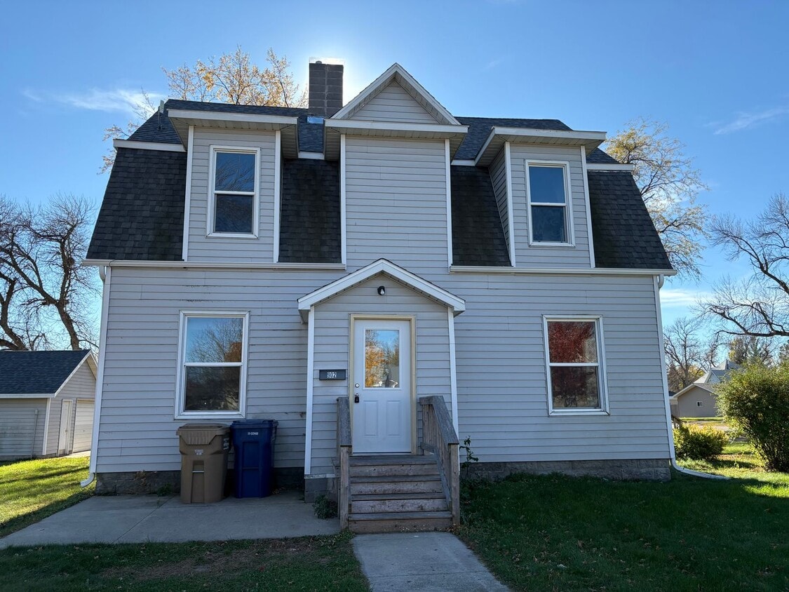 Primary Photo - 902 E Kemp Ave