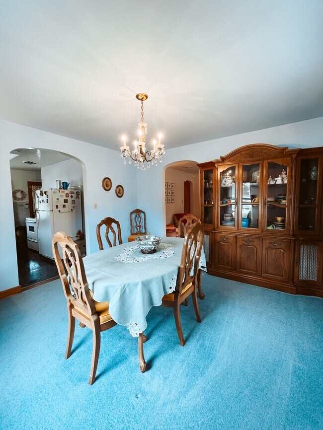 Building Photo - 174 E Center St