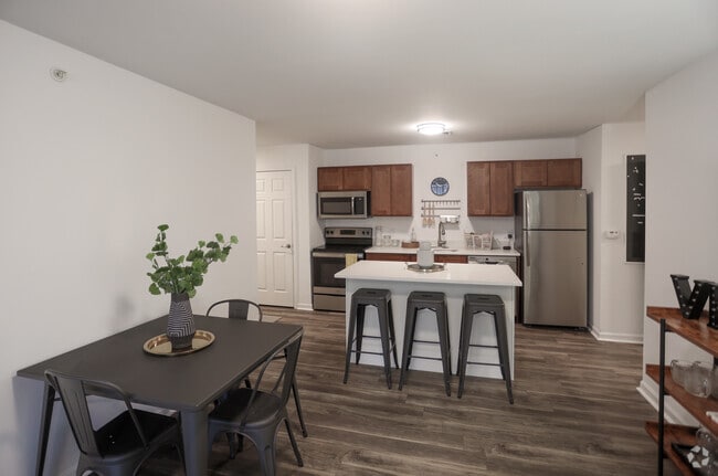 3BR, 3BA - 1200 SF - Muncie Varsity House