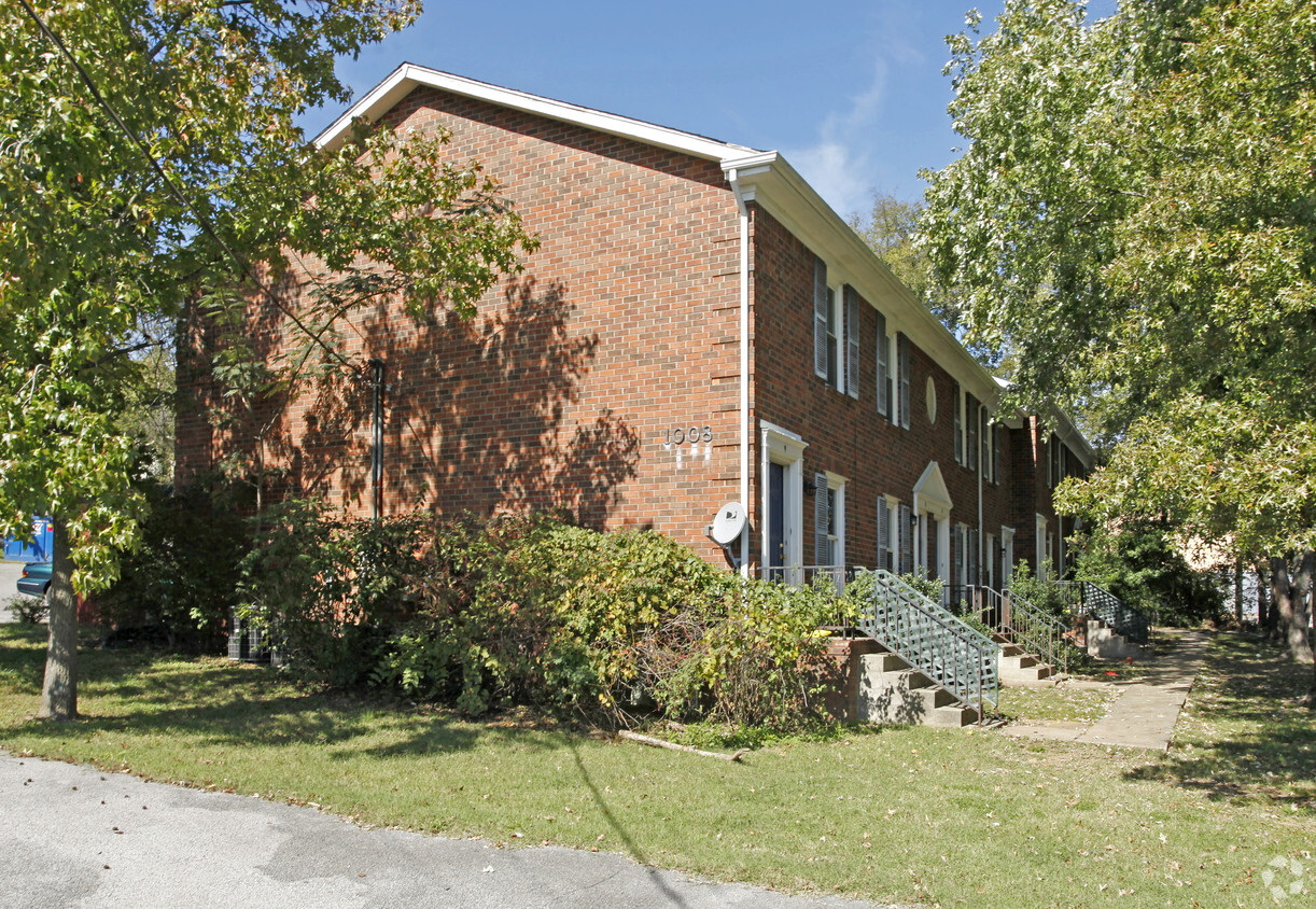 Primary Photo - 1008 Hickory Hill Ln