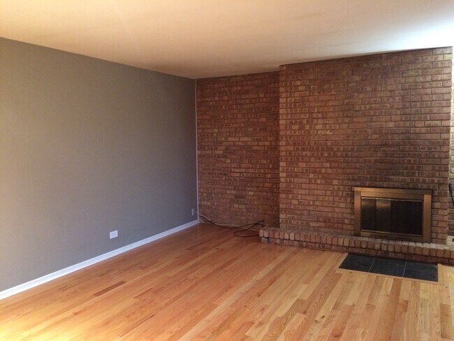 Foto del edificio - 5509 Lakeside Dr