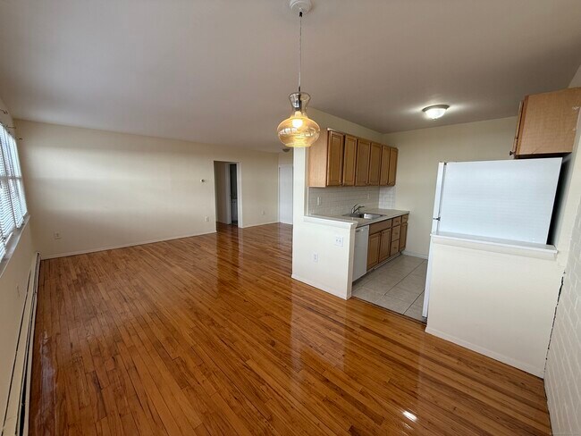 Building Photo - 324 Strawberry Hill Ave