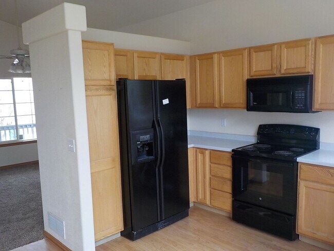 Building Photo - Long Realty & Property Management - 3 Bedroom Parker home with all new flooring (8/26)