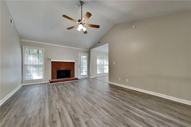 Foto del edificio - 204 Leighs Grove Ct