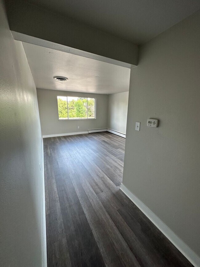 Foto del edificio - Move in ready 1 bedroom/1 bath in Edgewater! 2nd floor Unit!