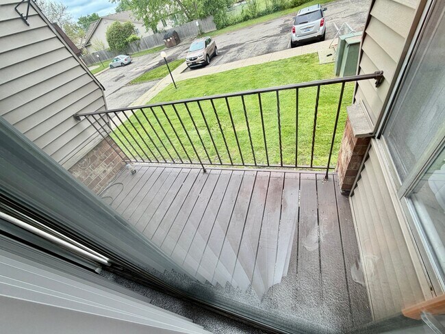 Building Photo - 21661 Hillside Dr