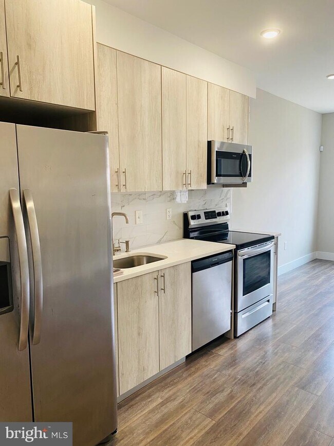 Foto del edificio - 1845 E Huntingdon St