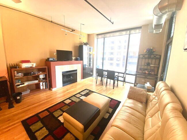 Living Room - 520 S State St