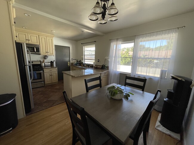 Foto del edificio - 5866 Bowcroft St