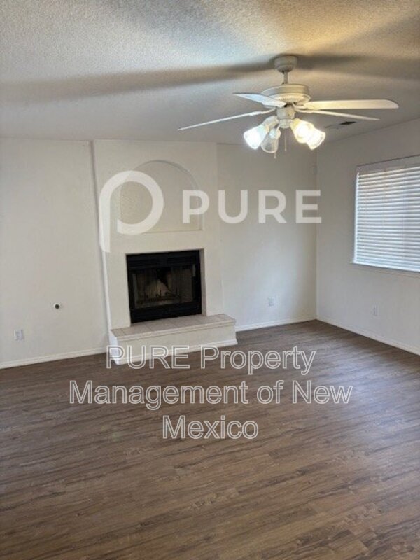 Foto del edificio - 5520 Carefree Ave NW