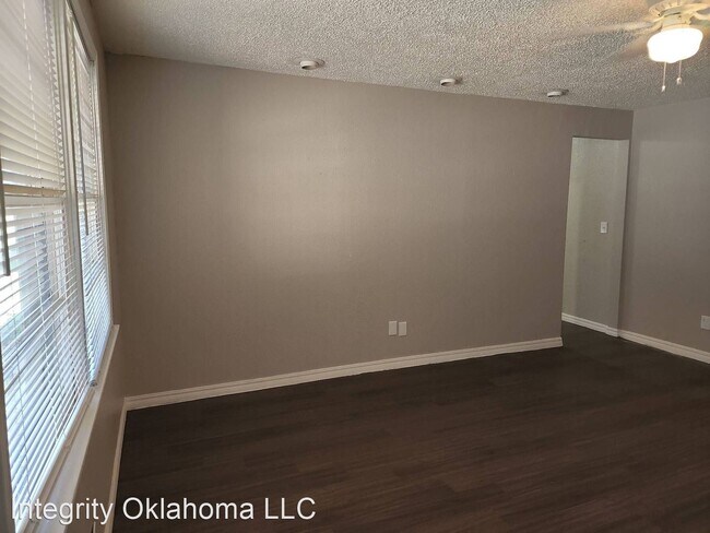 Building Photo - 3 br, 1 bath House - 1112 Locust Drive