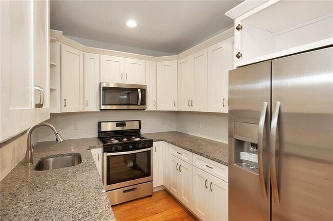 Building Photo - 5 Midland Pl