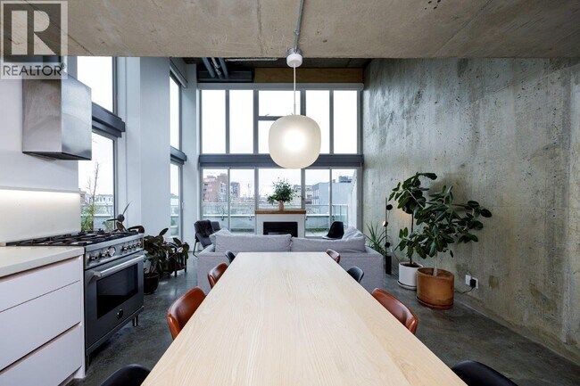 Building Photo - 289 Alexander St