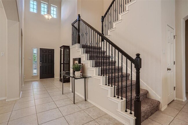 Building Photo - 525 Loma Cedro Bend