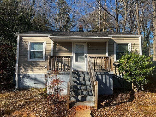 Charming 2 Bedroom Home Minutes from Downtown Greenville - Charming 2 Bedroom Home Minutes from Downtown Greenville