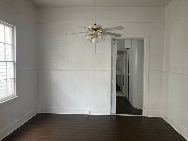 Foto del edificio - Charming Algiers Point Apartment