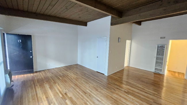 Building Photo - 11032 Moorpark St