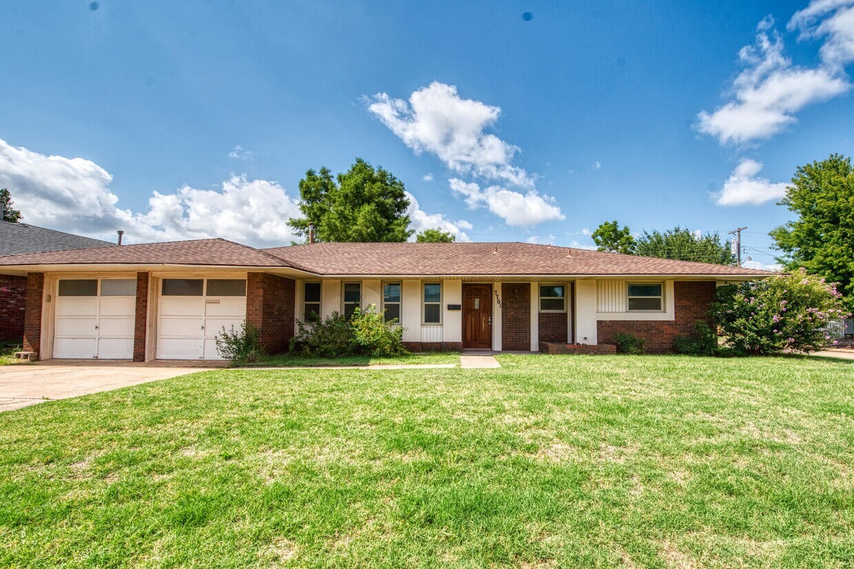 Primary Photo - 7701 NW 24th St