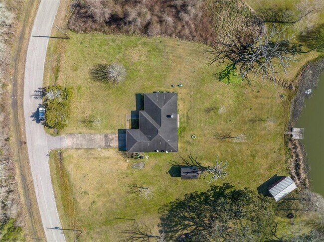 Building Photo - 140 Lakewood Dr