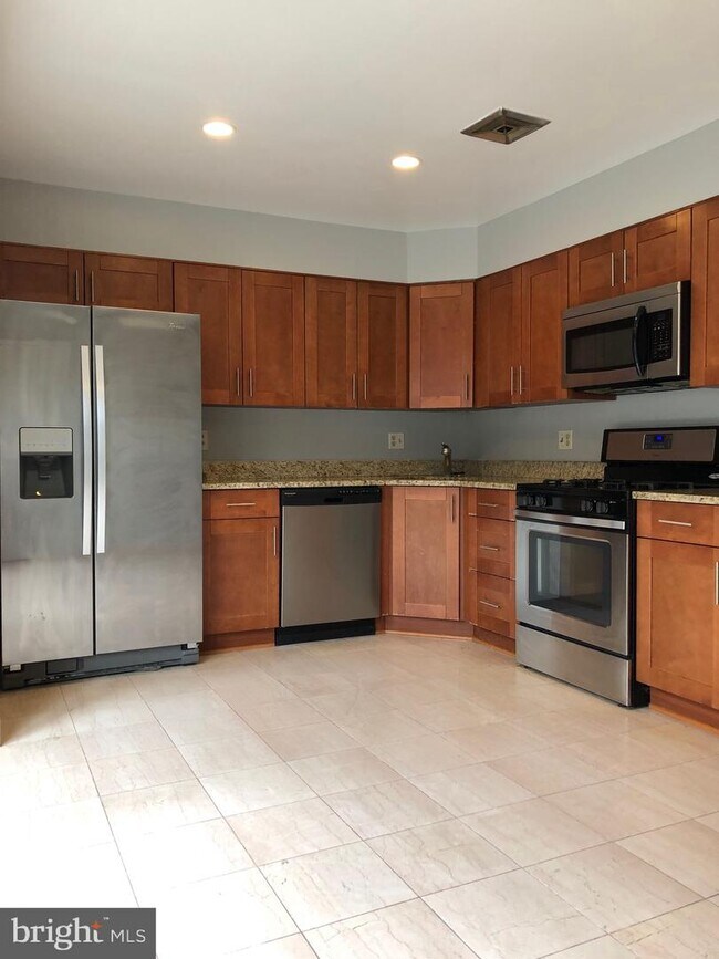 Building Photo - 2 Valerian Ct