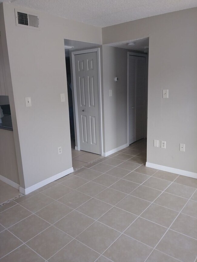 Foto del edificio - 1 Bedroom 1.5 Bath Near Downtown Eustis