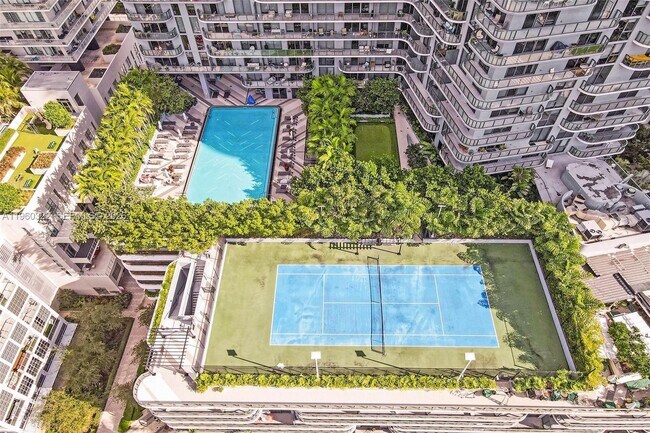 Foto del edificio - 121 NE 34th St