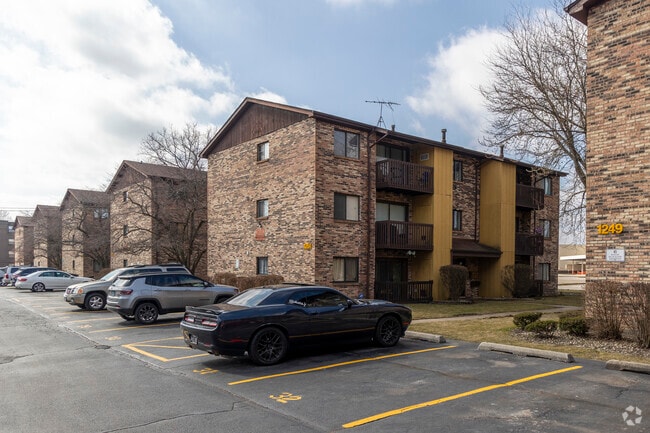 Condos are a popular home style in Calumet City.