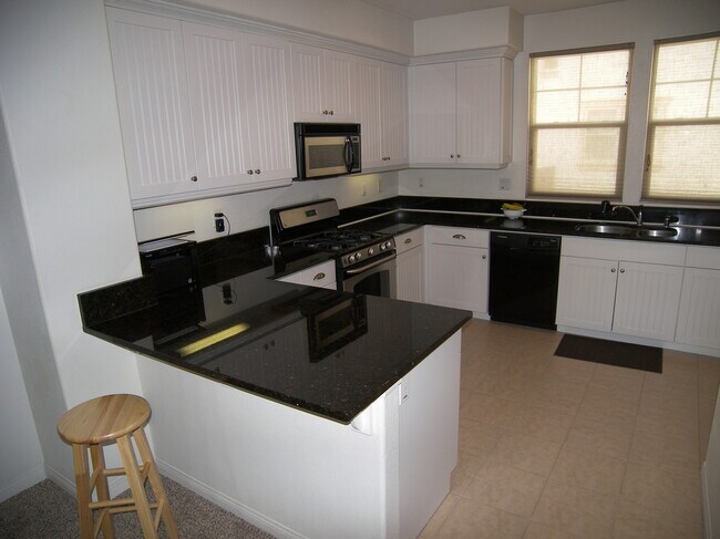 Foto del edificio - 775 Harbor Cliff Way