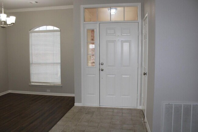 Foto del edificio - 6213 Covington Dr