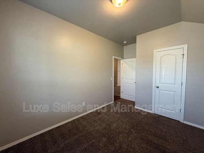 Foto del edificio - 2408 Alta Vista Ln