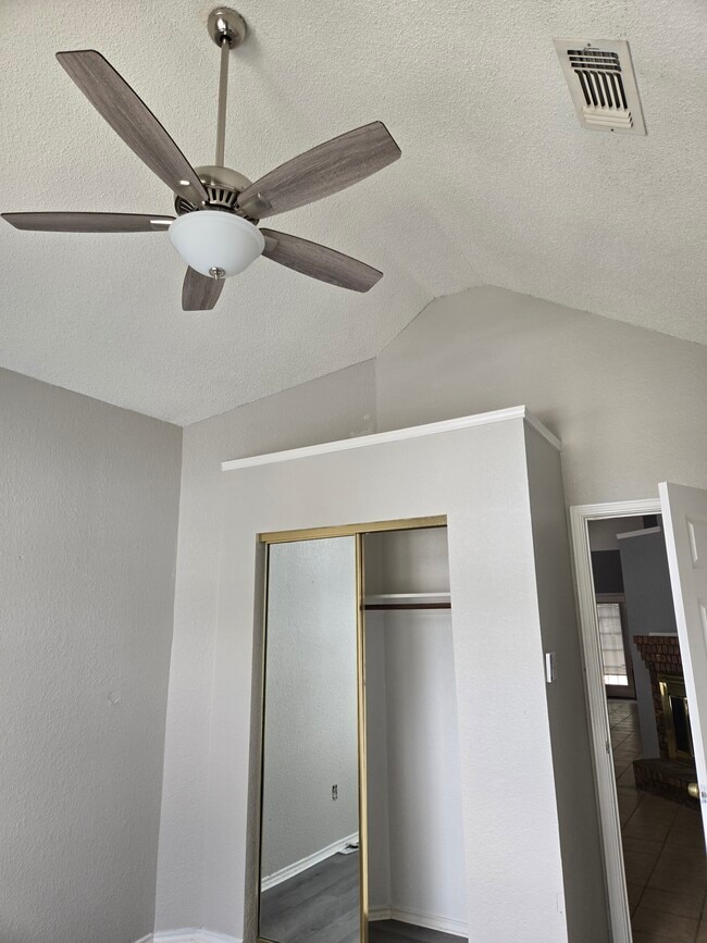 Building Photo - 2307 Weatherby Dr