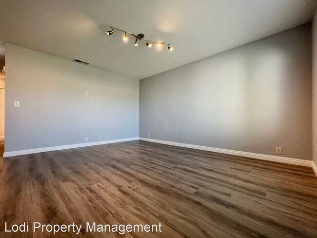 Building Photo - 3 br, 2 bath House - 2520 Banyan Drive