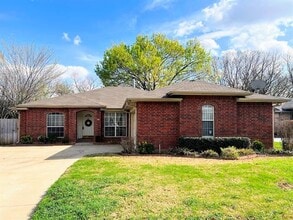 Building Photo - 1964 Hobart Ln