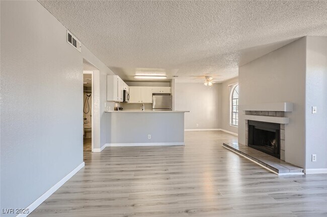 Foto del edificio - 2977 Juniper Hills Blvd